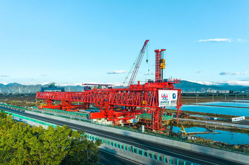新年新突破 桩梁一体智能造桥机完成首跨桥梁建设