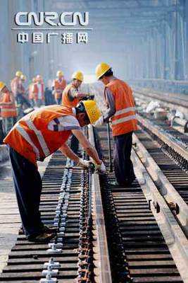 组图:九江长江大桥铁路桥开始更换桥枕_新闻中心_新浪网